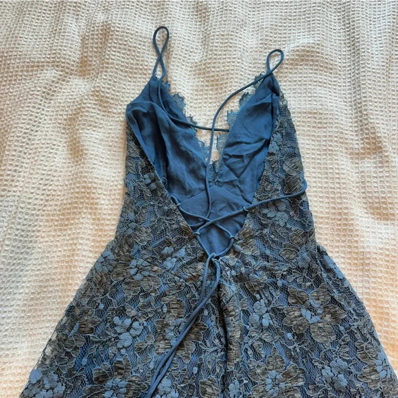 ASTR Drew Plunging Two-Tone Lace Mini Dress size large - Picture 7 of 9